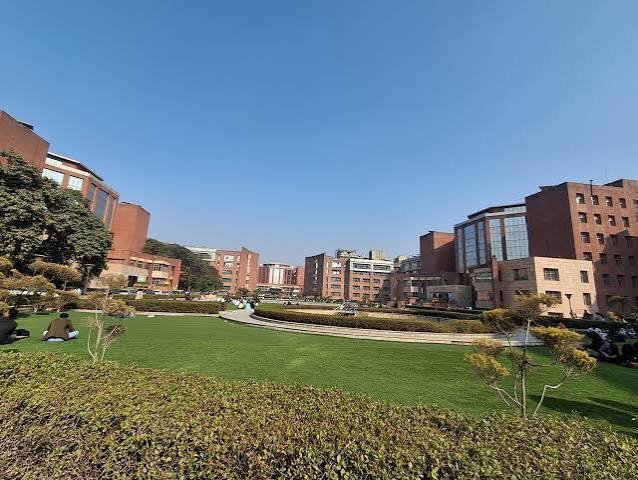 Amity University Online campus