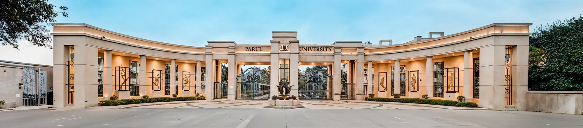 Parul University Online BCom banner