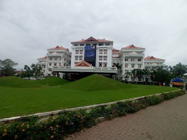 VGU Online BCA campus